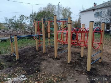 Установлен детский универсальный игровой комплекс во дворе жилого дома 2024